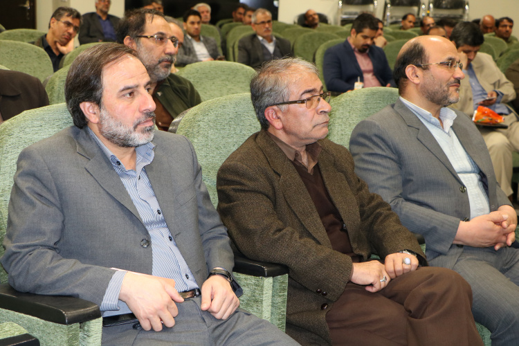 نشست هماندیشی اساتید با عنوان ((انقلاب اسلامی و رشد فضیلتهای اخلاقی)) برگزار شد