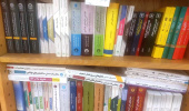 اهداء کتاب به کتابخانه مرکزی و مرکز نشر