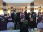گزارش تصویری استقبال از دانشجویان با شاخه های گل نرگس در روز چهارشنبه ۱۶ آذر ماه، به مناسبت روز دانشجو