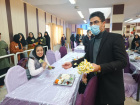 گزارش تصویری استقبال از دانشجویان با شاخه های گل نرگس در روز چهارشنبه ۱۶ آذر ماه، به مناسبت روز دانشجو