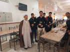 گزارش تصویری استقبال از دانشجویان با شاخه های گل نرگس در روز چهارشنبه ۱۶ آذر ماه، به مناسبت روز دانشجو