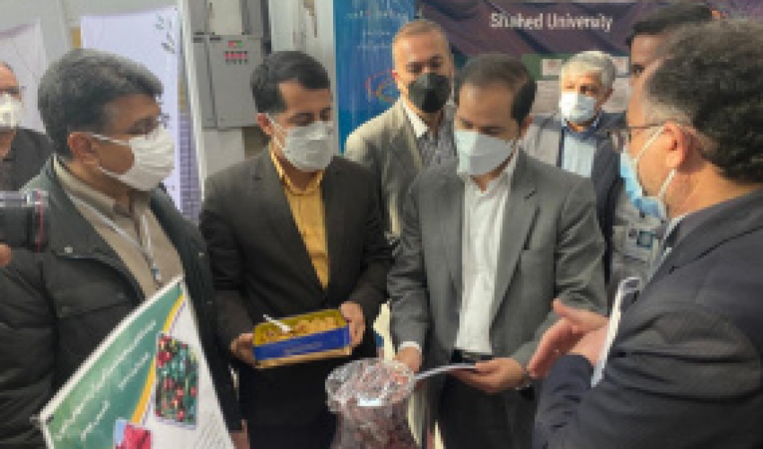 بازدید معاون پژوهشی و مدیرکل دفتر حمایت و پشتیبانی امور پژوهشی و فناوری وزارت علوم  از غرفه دانشگاه در بیست و دومین نمایشگاه دستاوردهای پژوهش، فناوری و فن بازار