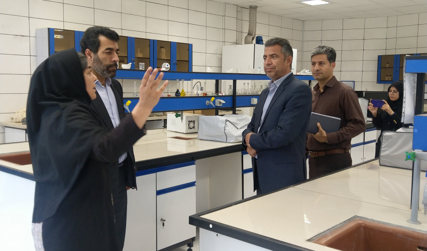 بازدید دکتر جلالی‌فرد رئیس نظام مهندسی معدن استان خراسان جنوبی از تجهیزات آزمایشگاه مرکزی دانشگاه بیرجند
