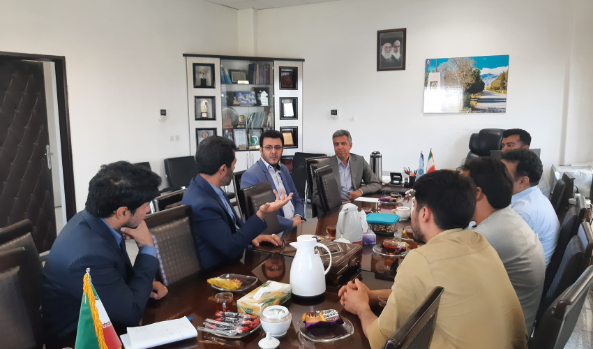 بازدید دکتر جلالی‌فرد و مدیر عامل شرکت کارن صدر جهان از تجهیزات آزمایشگاه مرکزی دانشگاه بیرجند