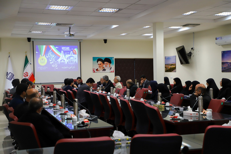 دومین نشست سرپرست دانشگاه بیرجند با مدیران و کارکنان حوزه ریاست با طرح مسائل منابع انسانی، زیرساختی و برنامه‌ای برگزار شد